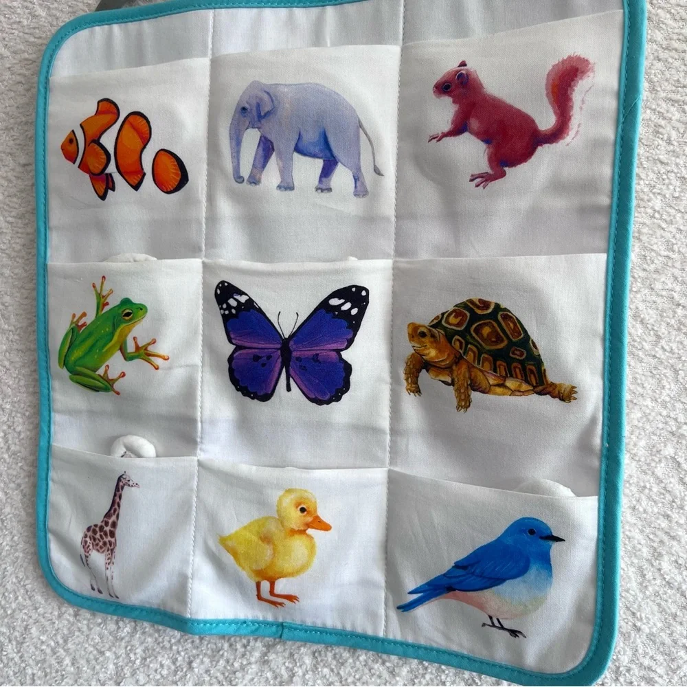 Lovevery Quilted Critter Pockets 9 Pockets Organic Cotton White‎ Blue Matching